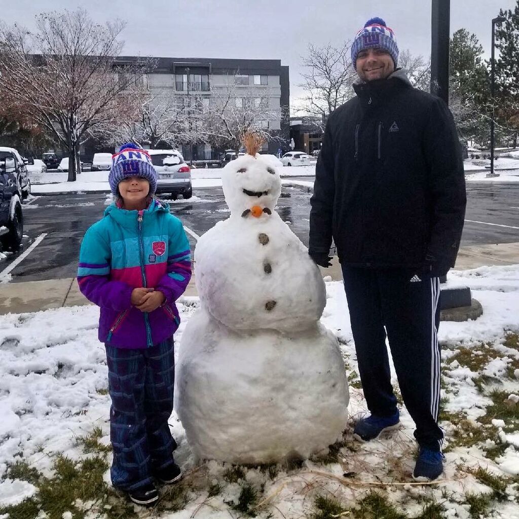 Ένας μπαμπάς διδάσκει στην κόρη του πώς να μην φοβάται να είναι ευτυχισμένη (pics)