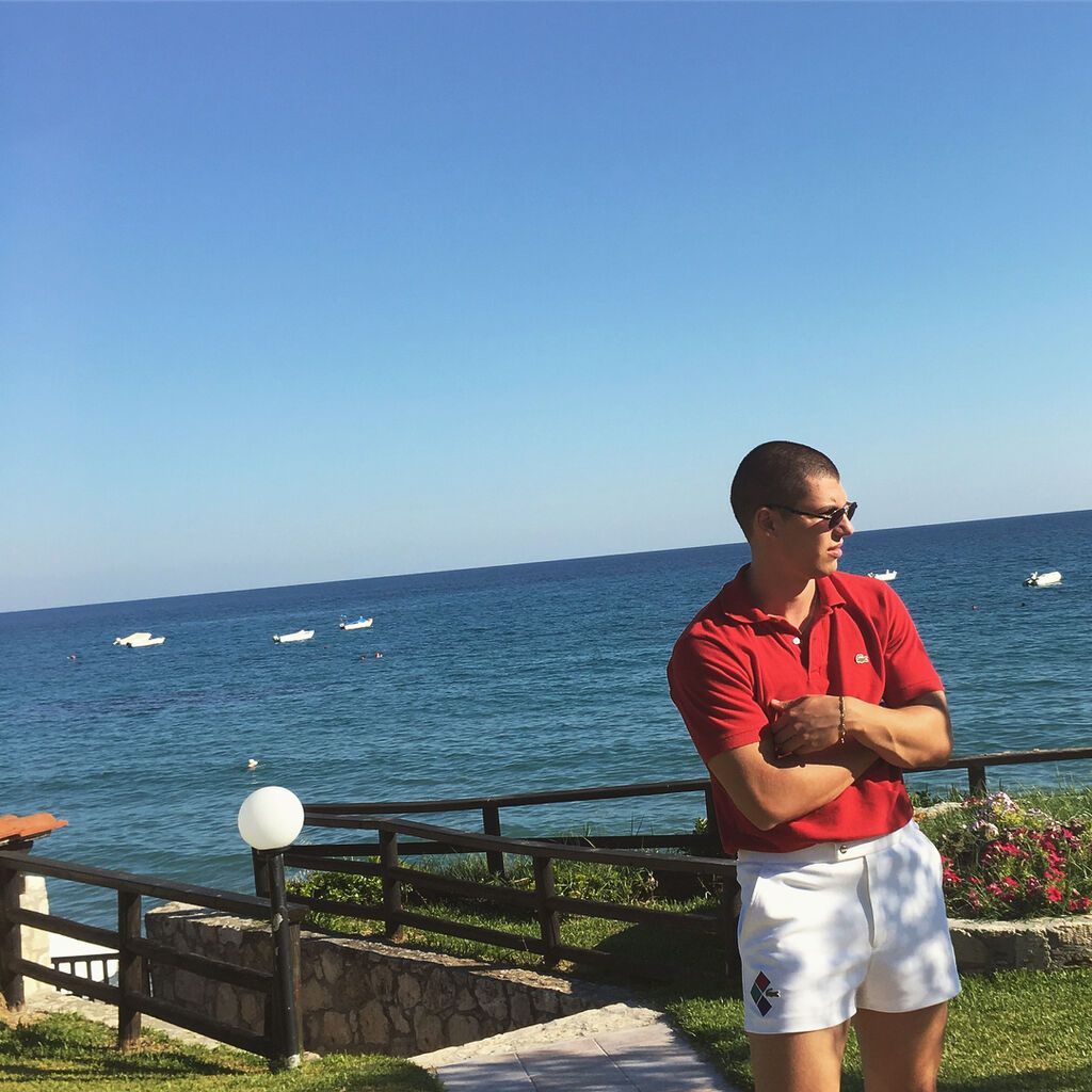 Βασίλης Μίχας: Μάθετε τα πάντα για τον κούκλο πρωταγωνιστή της «Επιστροφής» (Σπάνιες φωτό & vid)