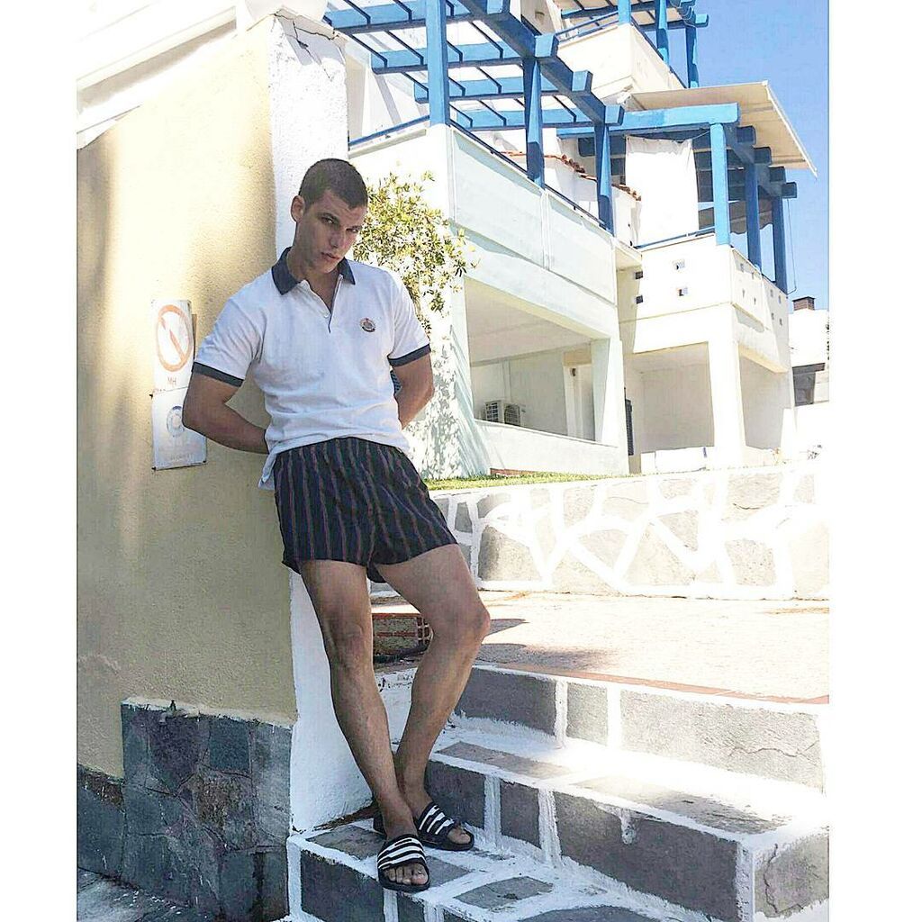 Βασίλης Μίχας: Μάθετε τα πάντα για τον κούκλο πρωταγωνιστή της «Επιστροφής» (Σπάνιες φωτό & vid)