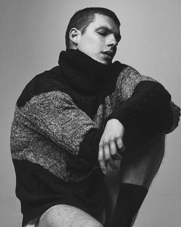 Βασίλης Μίχας: Μάθετε τα πάντα για τον κούκλο πρωταγωνιστή της «Επιστροφής» (Σπάνιες φωτό & vid)