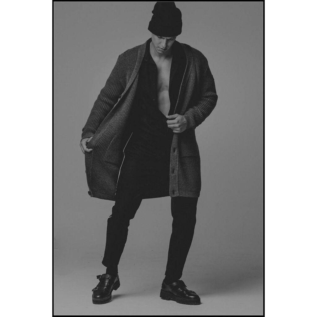 Βασίλης Μίχας: Μάθετε τα πάντα για τον κούκλο πρωταγωνιστή της «Επιστροφής» (Σπάνιες φωτό & vid)