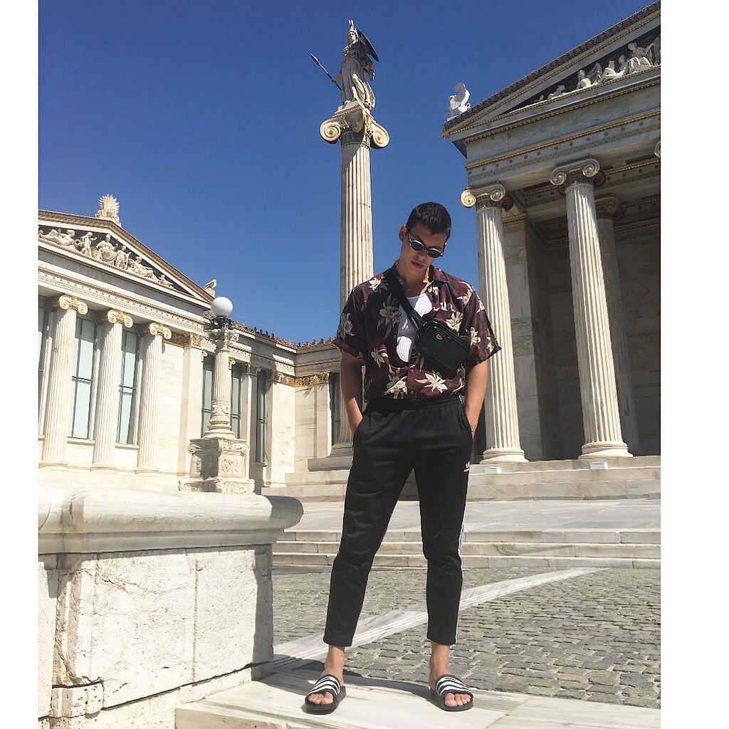 Βασίλης Μίχας: Μάθετε τα πάντα για τον κούκλο πρωταγωνιστή της «Επιστροφής» (Σπάνιες φωτό & vid)