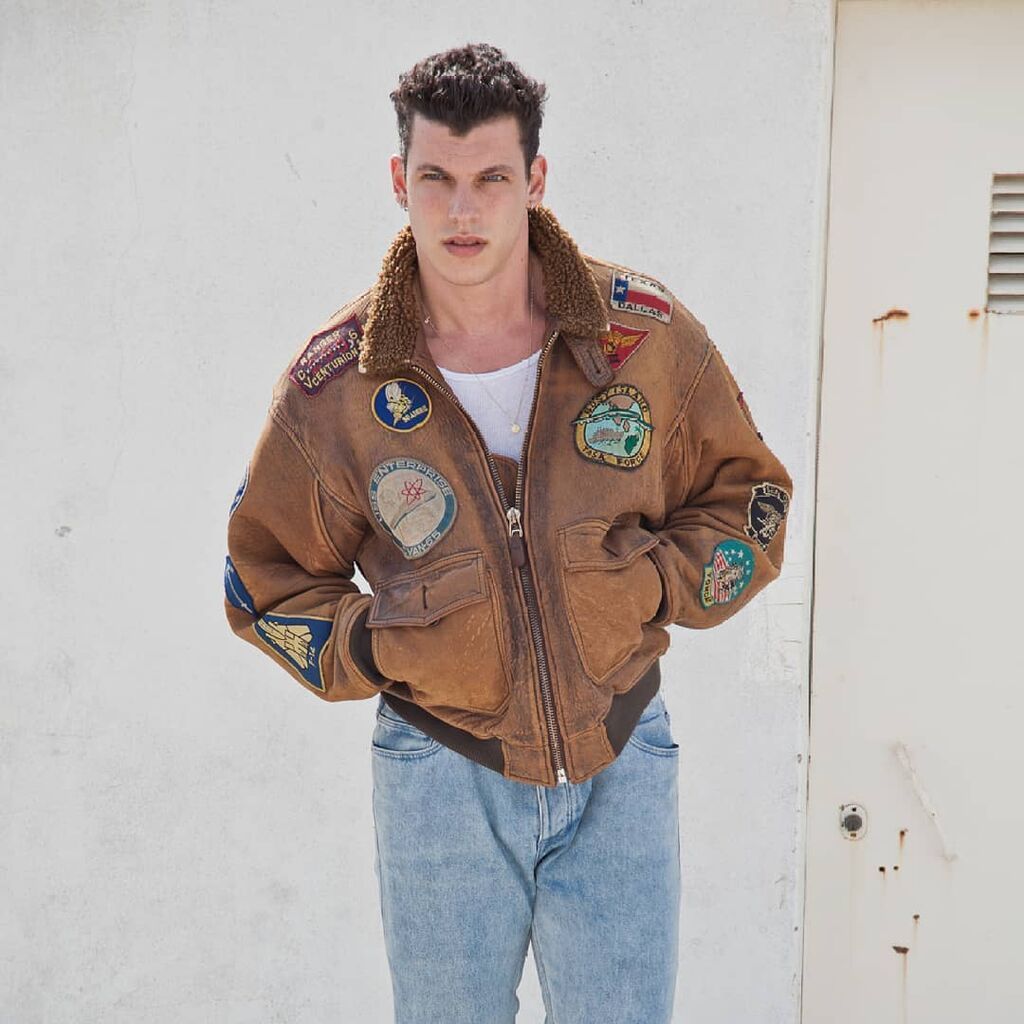 Βασίλης Μίχας: Μάθετε τα πάντα για τον κούκλο πρωταγωνιστή της «Επιστροφής» (Σπάνιες φωτό & vid)