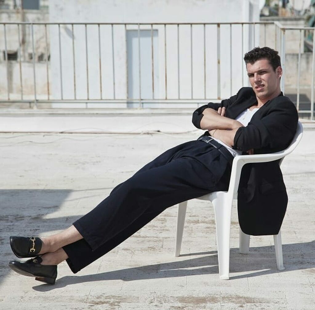 Βασίλης Μίχας: Μάθετε τα πάντα για τον κούκλο πρωταγωνιστή της «Επιστροφής» (Σπάνιες φωτό & vid)