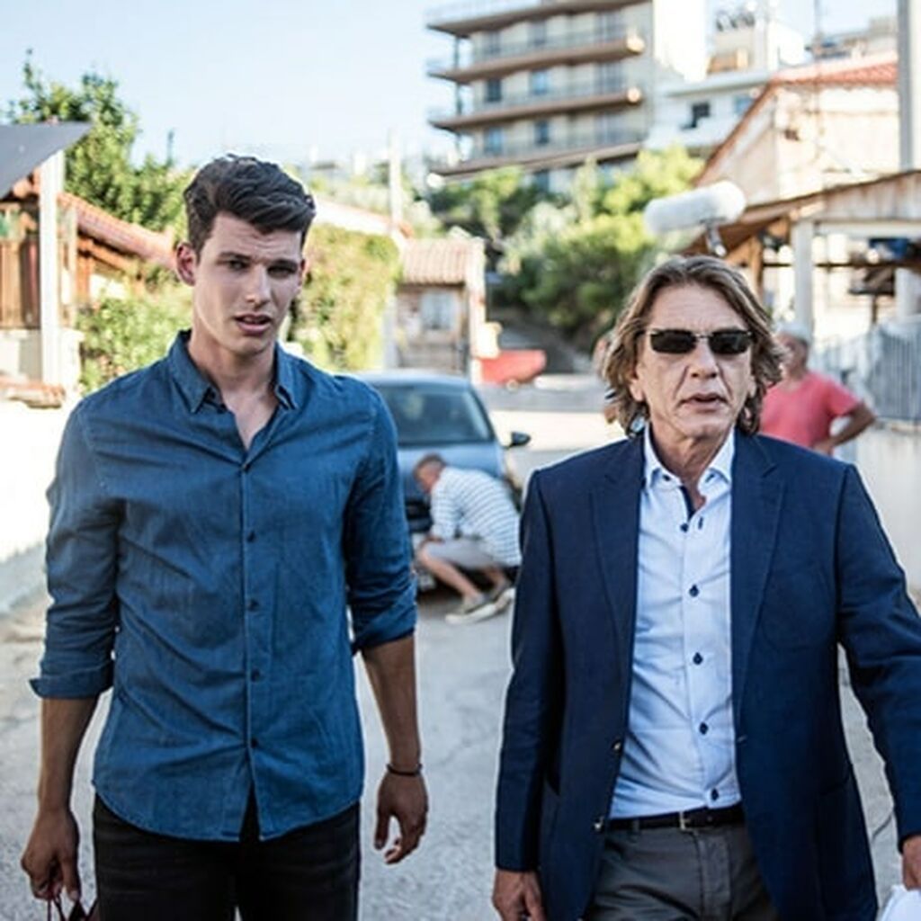 Βασίλης Μίχας: Μάθετε τα πάντα για τον κούκλο πρωταγωνιστή της «Επιστροφής» (Σπάνιες φωτό & vid)