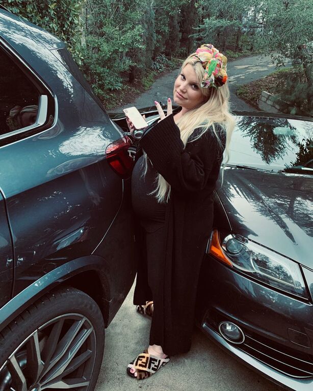 Η Jessica Simpson γεννάει από μέρα σε μέρα και είναι πια αγνώριστη