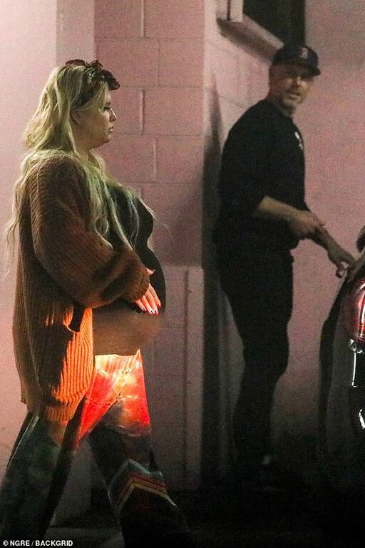 Η Jessica Simpson γεννάει από μέρα σε μέρα και είναι πια αγνώριστη