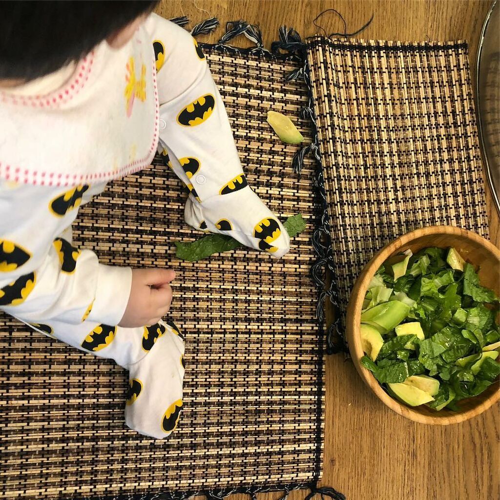 Ούτε που φαντάζεστε τι τρώει ο γιος της Σταματίνας! Ακόμη και η ίδια απορεί (pics)