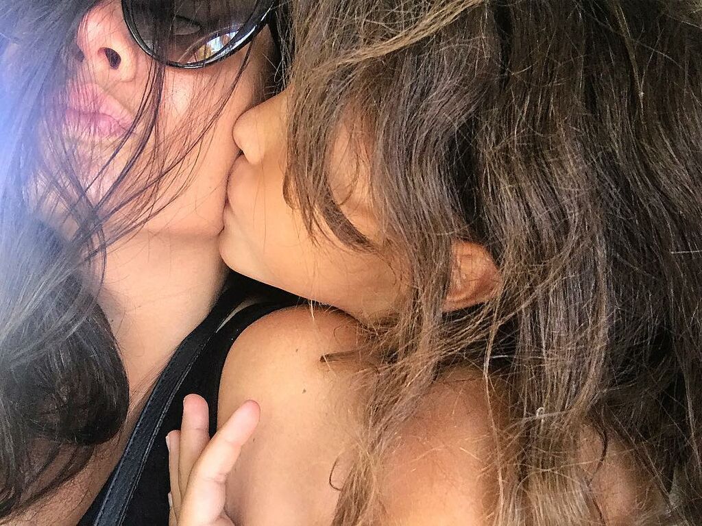 Κορινθίου-Αϊβάζης: 15+1 φωτογραφίες της κόρης τους & ο λόγος που έδειξαν το πρόσωπό της (pics&vid)