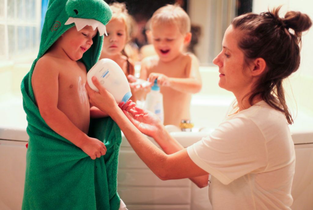 Μαμά μας συμβουλεύει: Πώς να προστατεύσετε το δέρμα των παιδιών σας τον χειμώνα (pics)