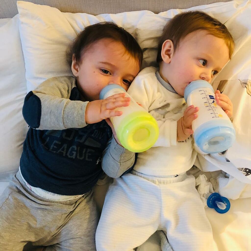 Είναι δίδυμα και είναι αξιολάτρευτα! Δείτε τα στις φωτογραφίες (pics) 