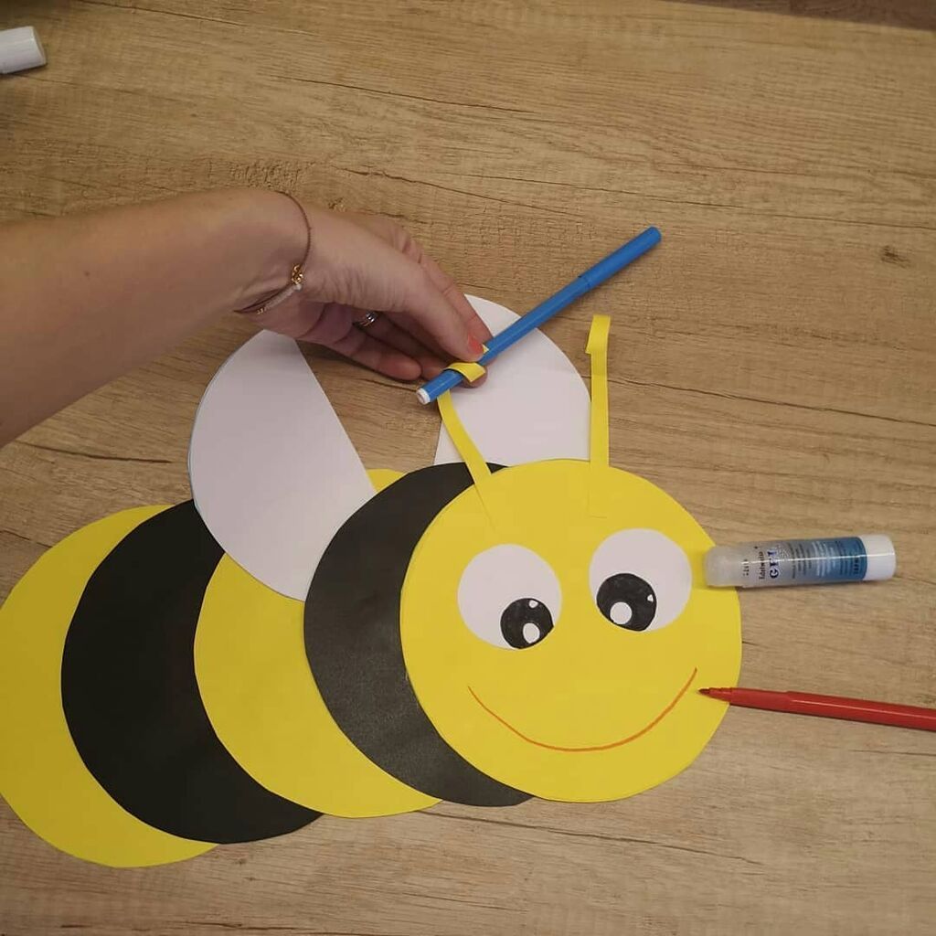 Κατασκευή για παιδιά: Διακοσμητικές μελισσούλες για το παιδικό δωμάτιο (pics)