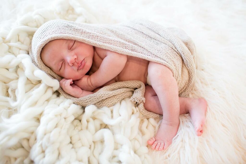 Φωτογραφίες με νεογέννητα που κάνουν θραύση στο εξωτερικό από μια Ελληνίδα φωτογράφο