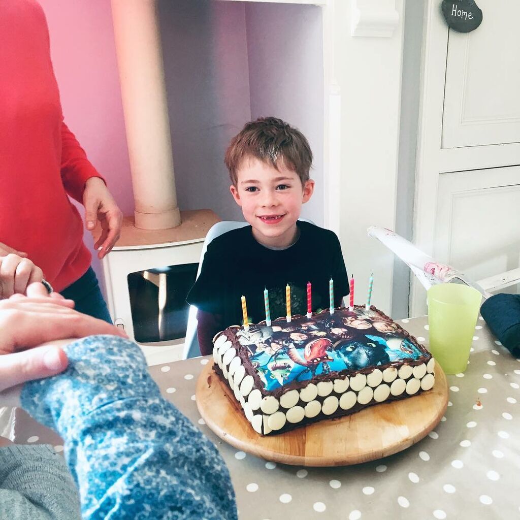 Πώς να εκπαιδεύσετε τον δράκο σας: Ιδέες για παιδικό πάρτι με θέμα τον «Φαφούτη» (pics)