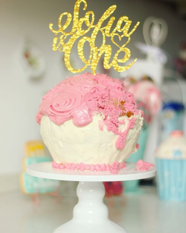 Αυτή η μικρούλα κατέστρεψε τις φωτογραφίες των γενεθλίων της αλλά είναι τόσο… γλυκιά! (pics)