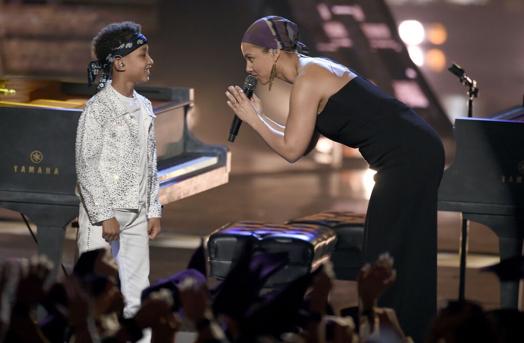 Έχεις δει τον κούκλο και σούπερ ταλαντούχο 7χρονο γιο της Alicia Keys;