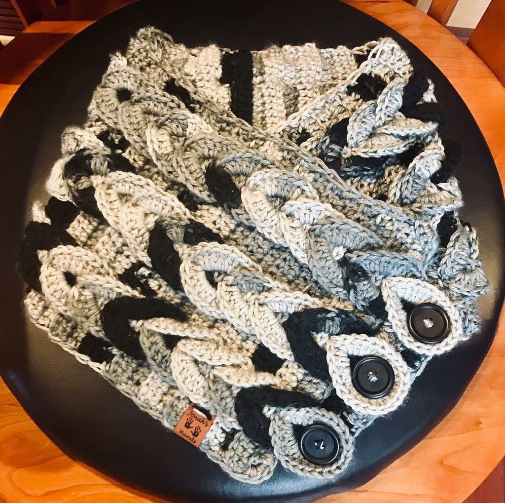 Γνωρίστε τον 11χρονο που έγινε viral για τις πλεκτές δημιουργίες του (pics) 