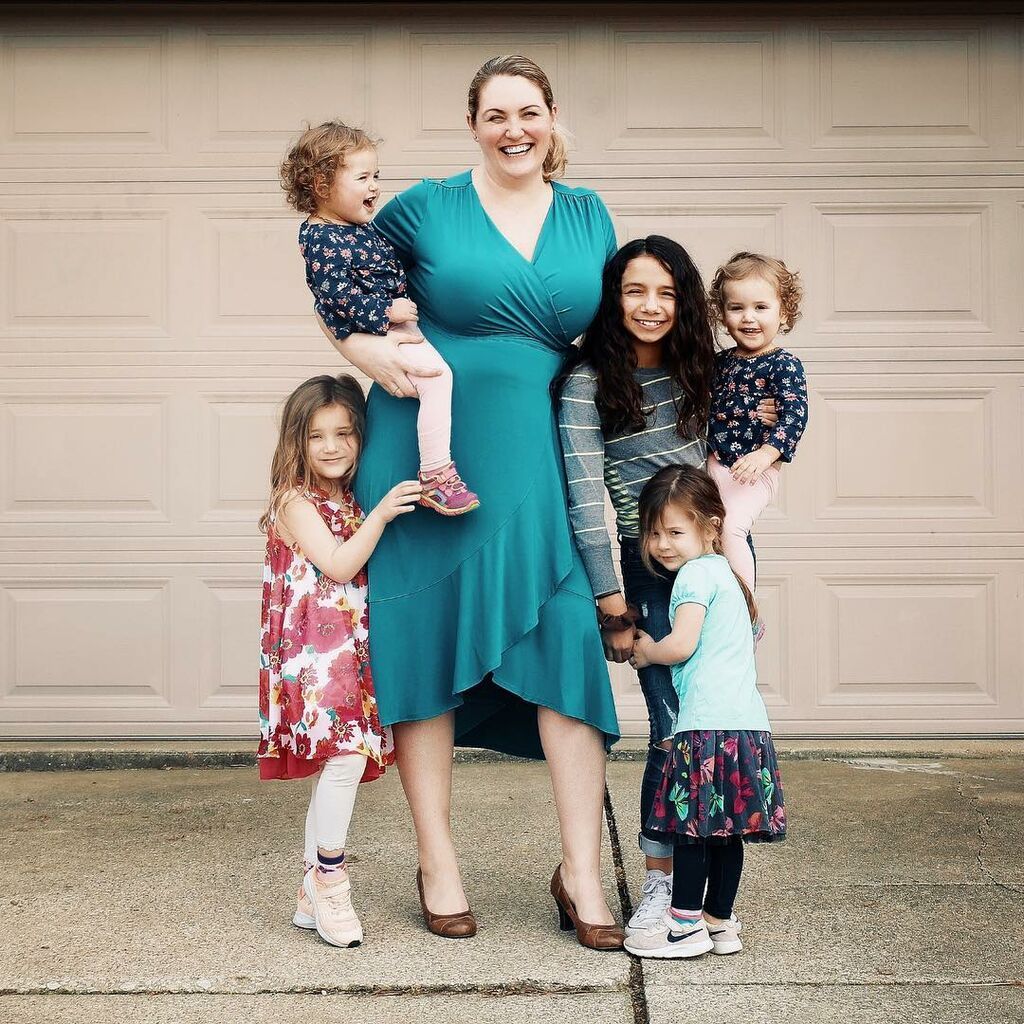 Μια μαμά μας παροτρύνει: «Πείτε στις κόρες σας να αγαπάνε το σώμα τους»