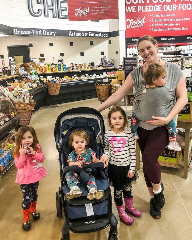 Μια μαμά μας παροτρύνει: «Πείτε στις κόρες σας να αγαπάνε το σώμα τους»