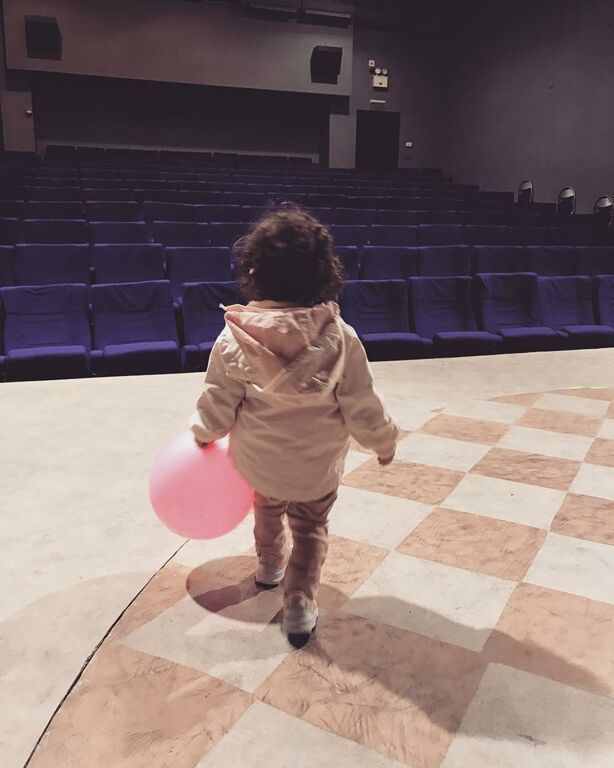 Κατερίνα Τσάβαλου: Δείτε την κόρη της ντυμένη πασχαλίτσα - Το μήνυμα στη νονά Μαρία Κορινθίου (pics)