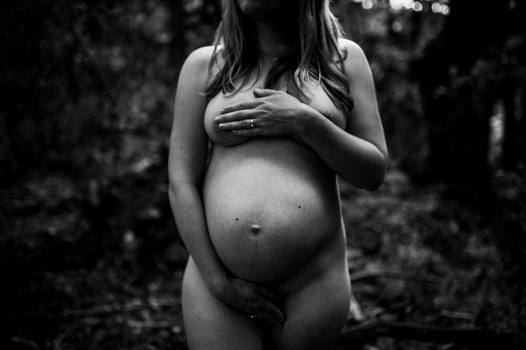 Θέλησαν να φωτογραφηθούν λίγο πριν γεννήσουν και το αποτέλεσμα είναι  ξεχωριστό (pics) 