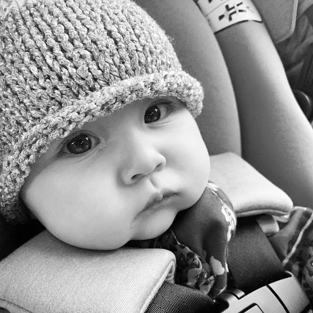 Και τα μαγουλάκια της ξετρελαίνουν τη διάσημη μαμά της.