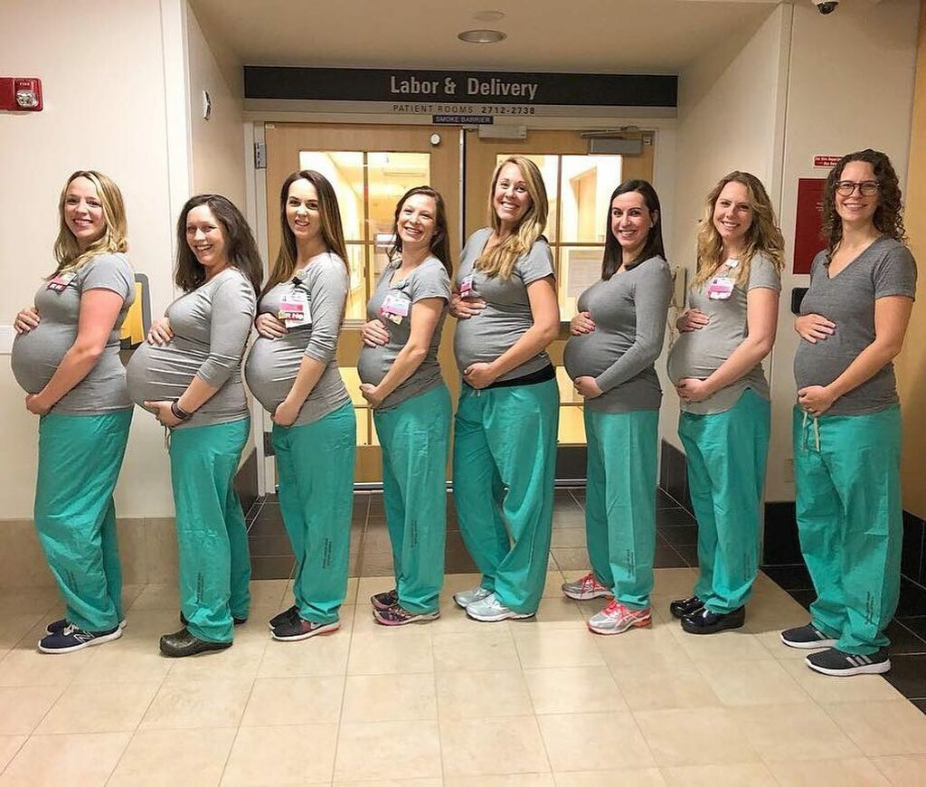 Η εγκυμοσύνη είναι κολλητική! Η viral φωτογραφία με τις 9 εγκυμονούσες νοσηλεύτριες