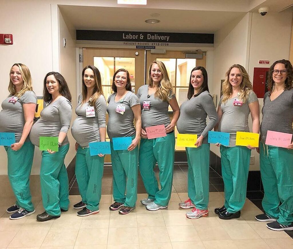 Η εγκυμοσύνη είναι κολλητική! Η viral φωτογραφία με τις 9 εγκυμονούσες νοσηλεύτριες