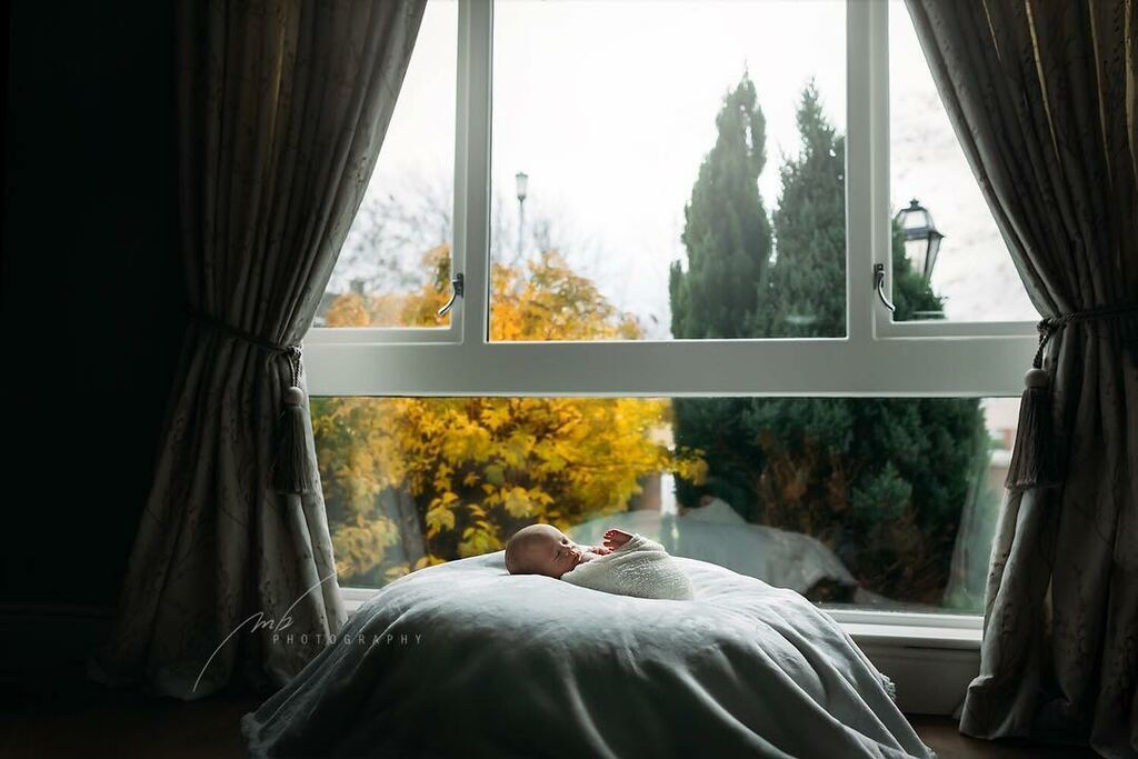 Το μωρό ήρθε στο σπίτι. Συγκινητικές εικόνες από τις πρώτες οικογενειακές στιγμές (pics)