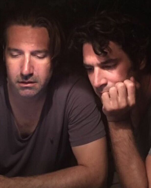 Χριστόφορος Παπακαλιάτης: Δείτε τα αδέρφια του και τον ίδιο σε παιδικές φωτογραφίες (pics)