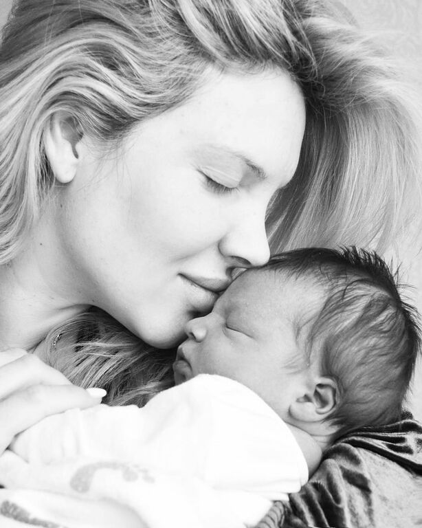 Χριστίνα Αλούπη: Όλες οι φωτογραφίες του δεύτερου γιου της από τη γέννηση μέχρι σήμερα (pics)