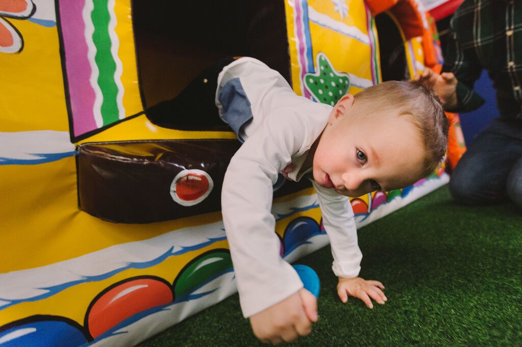 Ο Mark γιόρτασε τα γενέθλιά του στον παιδότοπο και πέρασε υπέροχα! Δείτε υπέροχες φωτογραφίες (pics)