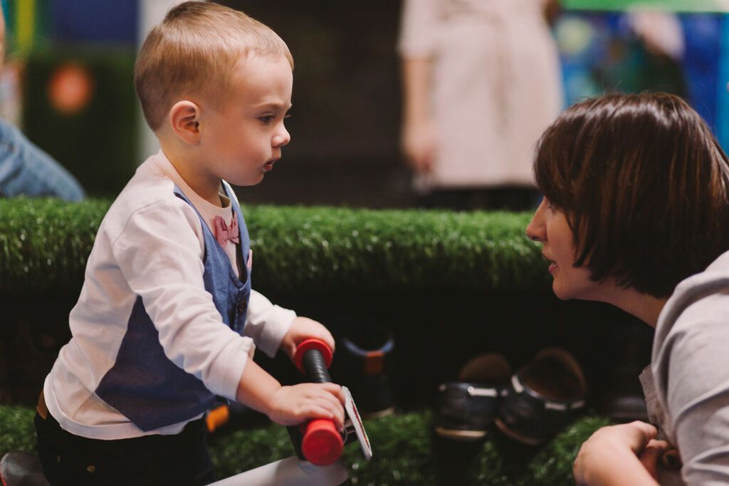 Ο Mark γιόρτασε τα γενέθλιά του στον παιδότοπο και πέρασε υπέροχα! Δείτε υπέροχες φωτογραφίες (pics)