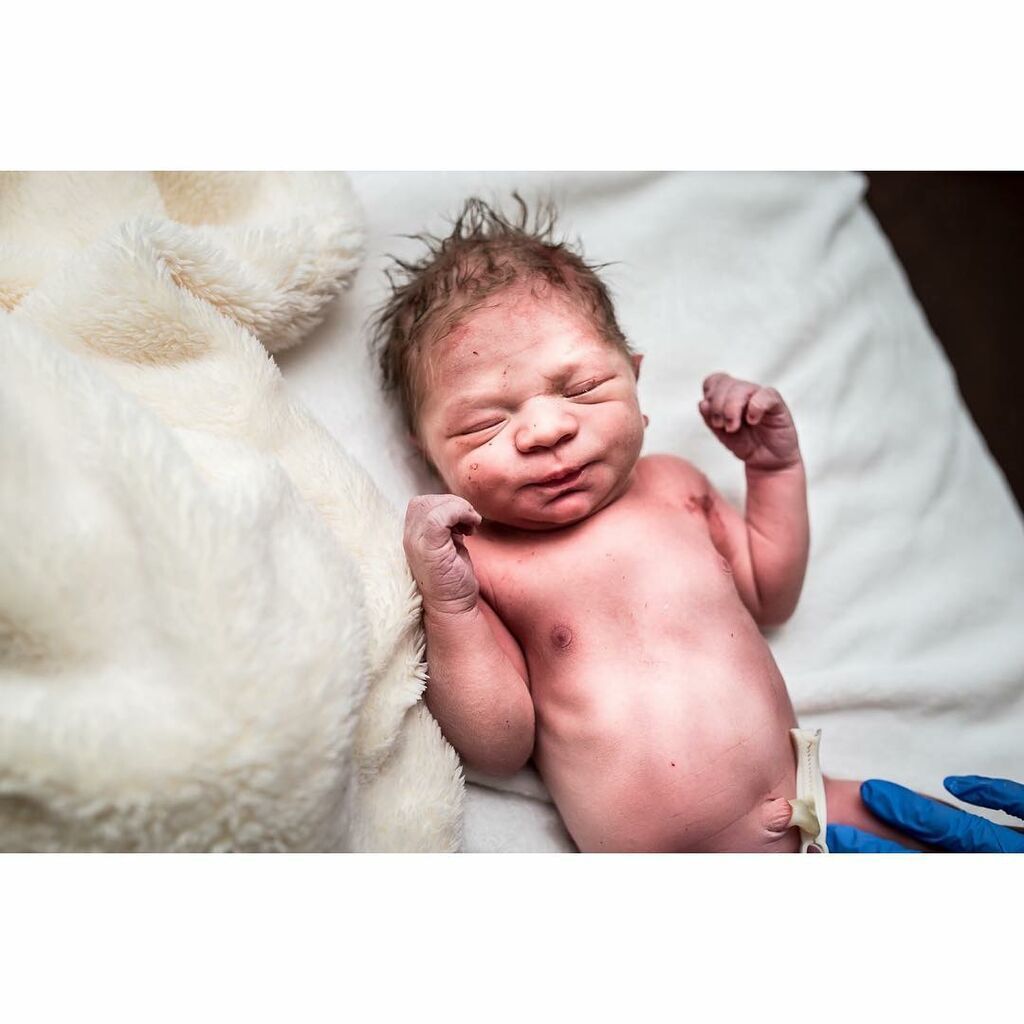 Φωτογράφος μας δείχνει τις ωραιότερες φωτογραφίες γέννησης που απαθανάτισε με τον φακό της (pics)