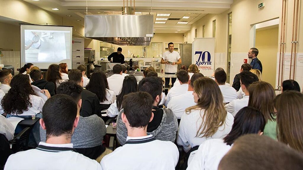 Νικόλας Στράγγας: Ζαχαροπλαστική από τη Δανία ως το ΙΕΚ ΟΜΗΡΟΣ! 