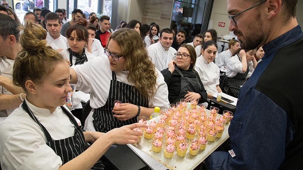 Νικόλας Στράγγας: Ζαχαροπλαστική από τη Δανία ως το ΙΕΚ ΟΜΗΡΟΣ! 