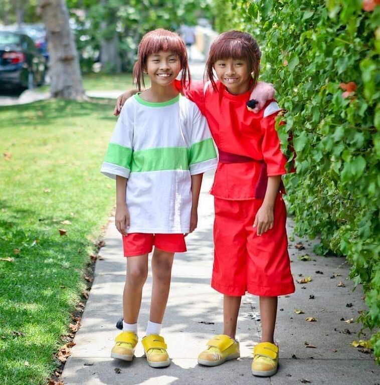 Οι μεταμφιέσεις αυτών των διδύμων κοριτσιών θα σας εντυπωσιάσουν (pics)