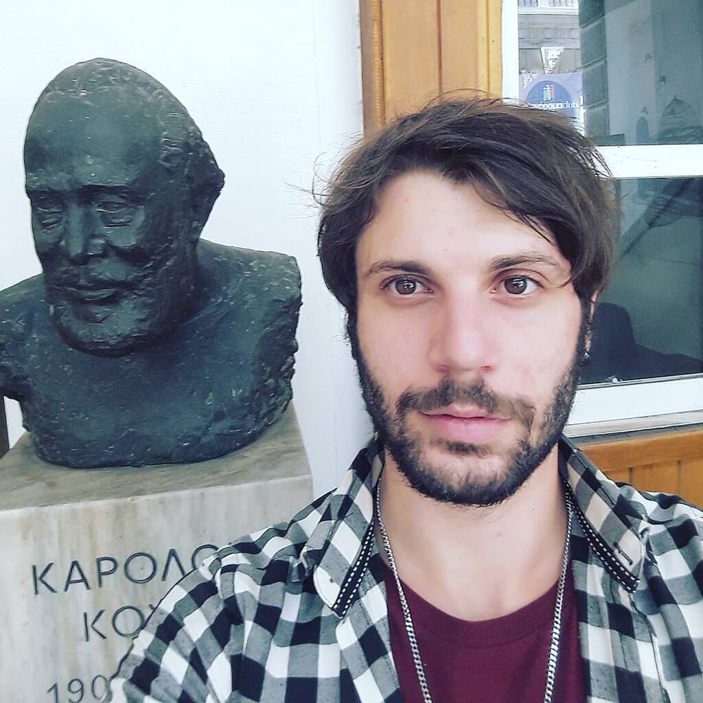 Θυμάστε τον Μανωλάκη από το «Καφέ της Χαράς»; Δείτε πώς είναι σήμερα (pics) 