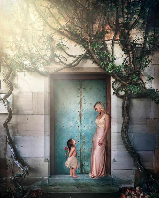 «Όπου και αν πάω είσαι εκεί: Η μικρή εγώ. Κάθε μέρα μαζί σου είναι ένα δώρο και θέλω να θυμάμαι όλα όσα κάνεις…»