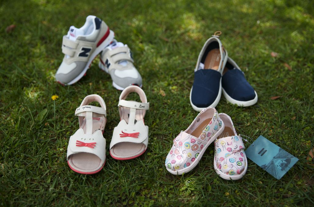 Τα βαφτιστήρια ξέρουν: Νονά και νονέ, πριν πας για δώρο… άκου το παιδί! (vid)