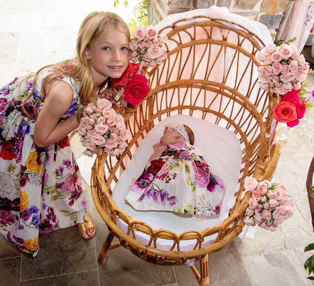 Η γνωστή τραγουδίστρια μας συστήνει την κόρη της ένα μήνα μετά τη γέννησή της  (pics)