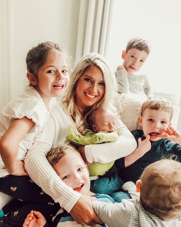 Μαμά μας δίνει συμβουλές για το πώς θα απασχολήσουμε τα μεγαλύτερα παιδιά την ώρα του θηλασμού