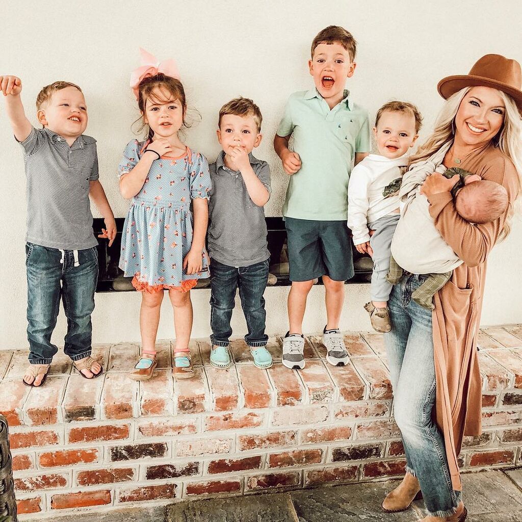 Μαμά μας δίνει συμβουλές για το πώς θα απασχολήσουμε τα μεγαλύτερα παιδιά την ώρα του θηλασμού