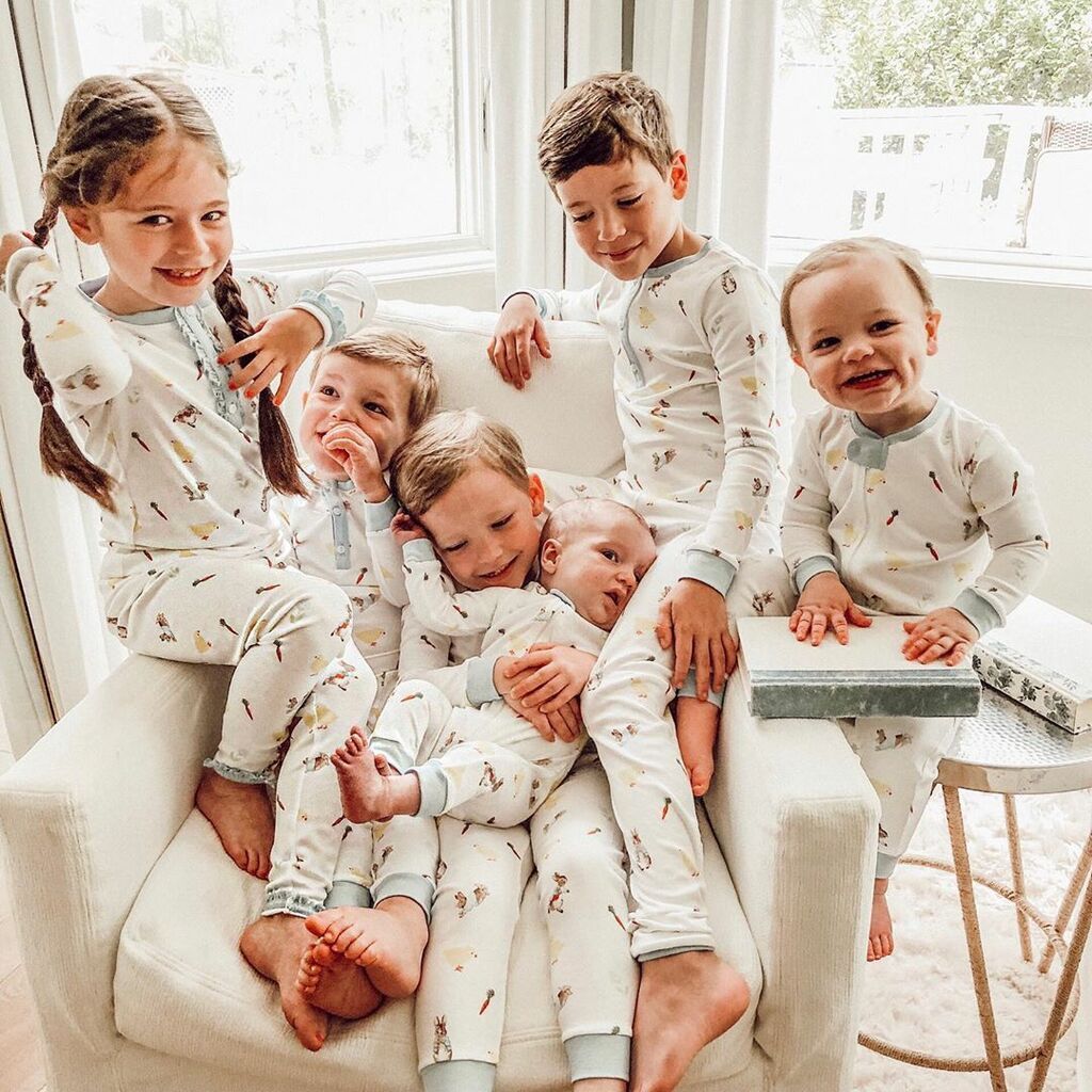 Μαμά μας δίνει συμβουλές για το πώς θα απασχολήσουμε τα μεγαλύτερα παιδιά την ώρα του θηλασμού