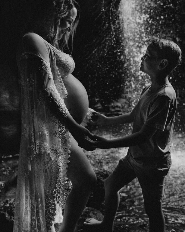 Φωτογραφίες εγκυμοσύνης: Γυναίκες φωτογραφίζονται μαζί με τα μεγαλύτερα παιδιά τους (pics)