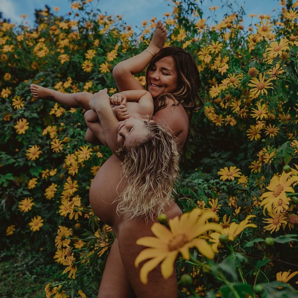 Φωτογραφίες εγκυμοσύνης: Γυναίκες φωτογραφίζονται μαζί με τα μεγαλύτερα παιδιά τους (pics)