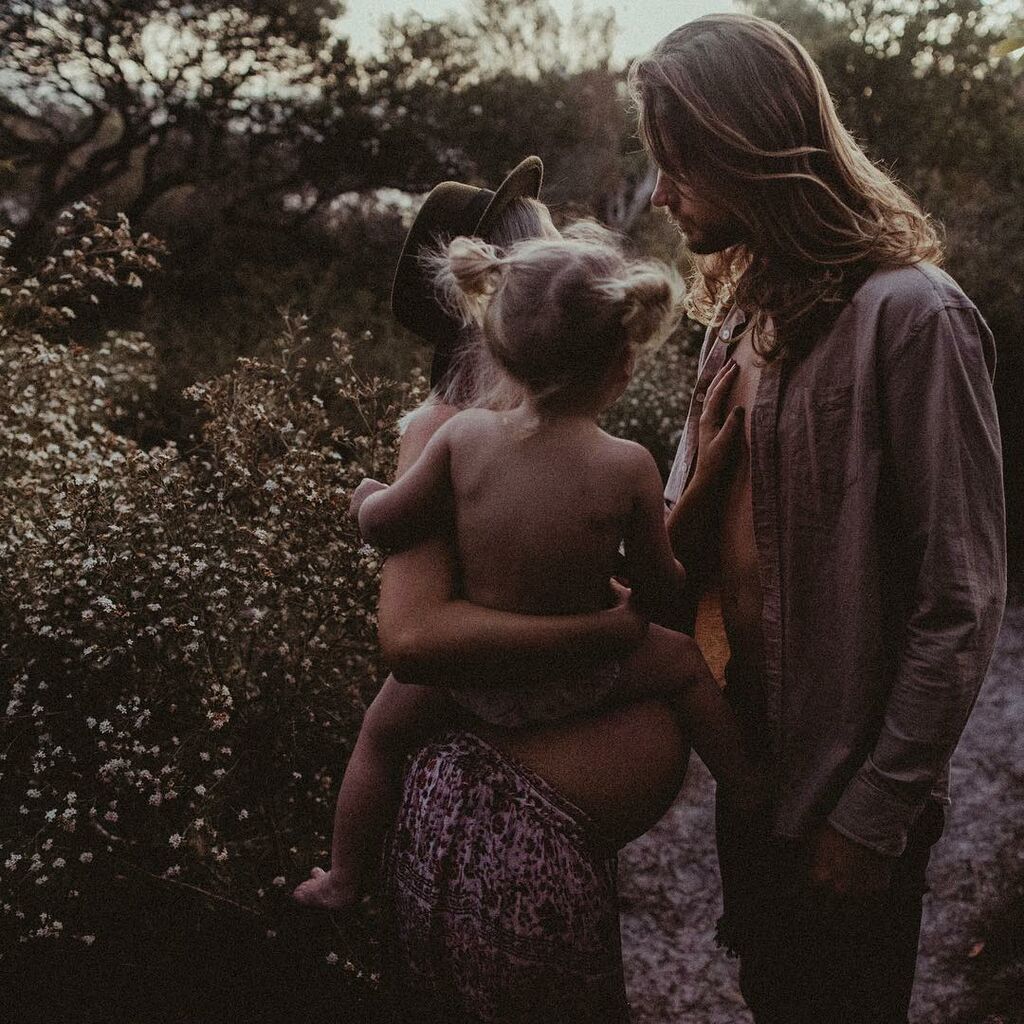 Φωτογραφίες εγκυμοσύνης: Γυναίκες φωτογραφίζονται μαζί με τα μεγαλύτερα παιδιά τους (pics)