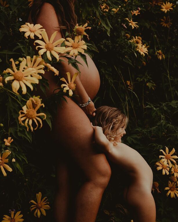 Φωτογραφίες εγκυμοσύνης: Γυναίκες φωτογραφίζονται μαζί με τα μεγαλύτερα παιδιά τους (pics)