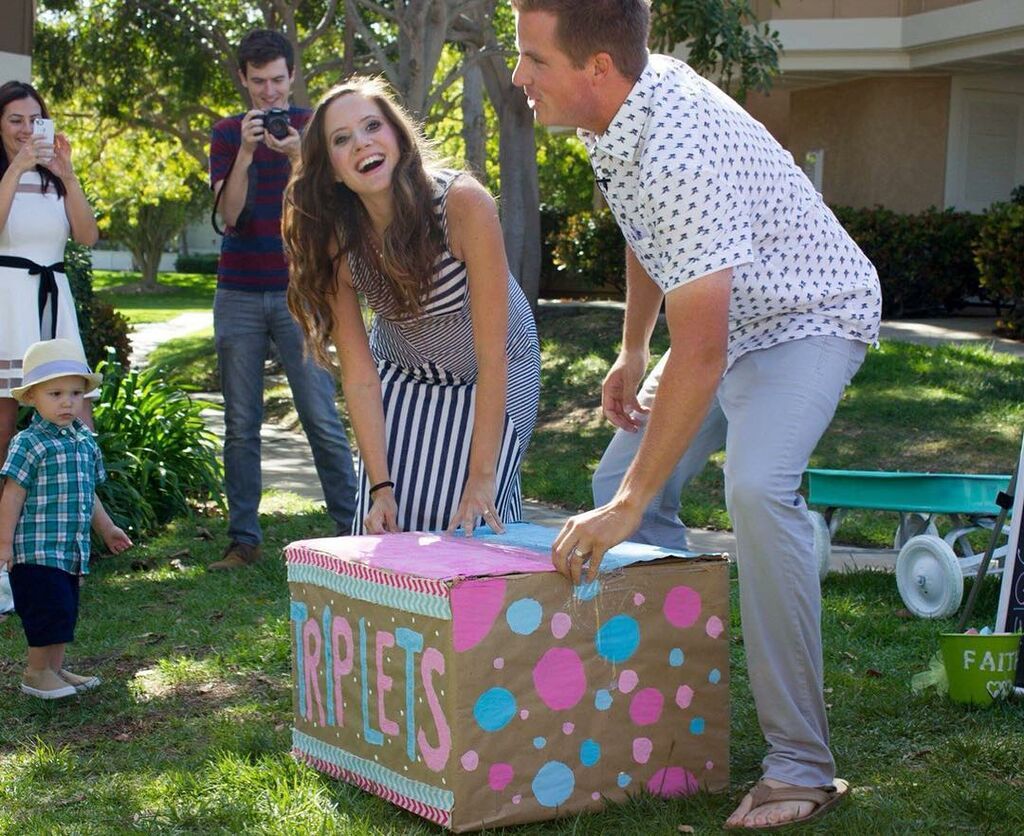 Μαμά μας δείχνει τις φωτογραφίες από το πάρτι αποκάλυψης του φύλου του μωρού της (pics)