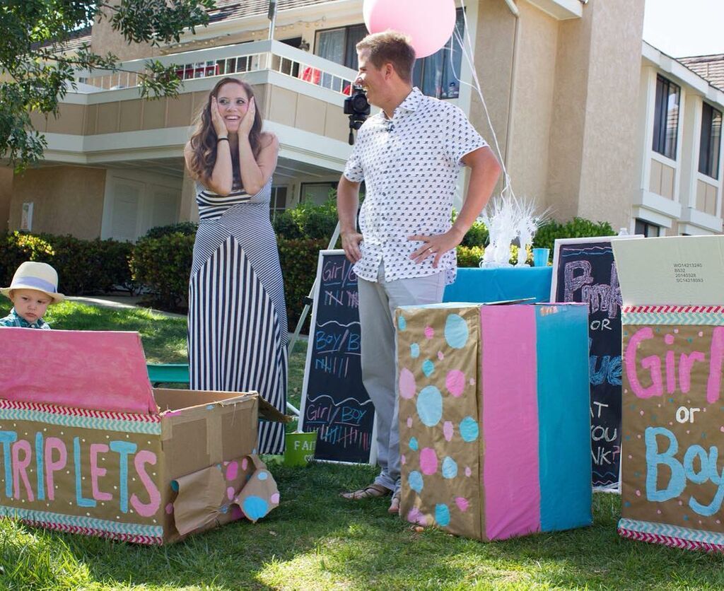 Μαμά μας δείχνει τις φωτογραφίες από το πάρτι αποκάλυψης του φύλου του μωρού της (pics)